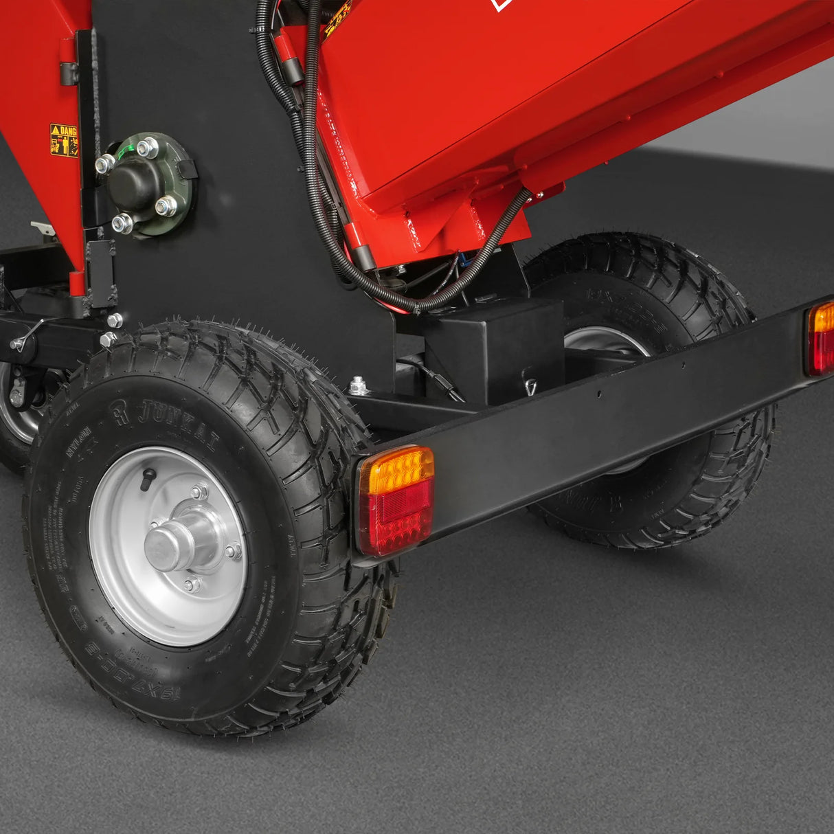 MechMaxx 6 inch HONDA E-Start Gasoline Engine Powered 4 - Wheel Drum Wood Chipper with Taillight , B150