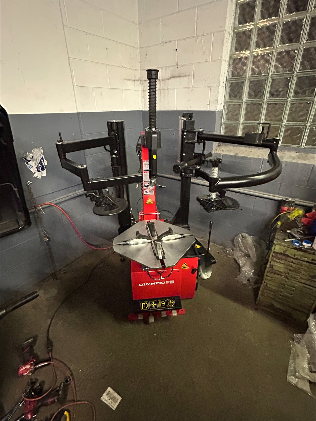 Olympic Equipment Rim-Lock All-In-One Tire Changer T650