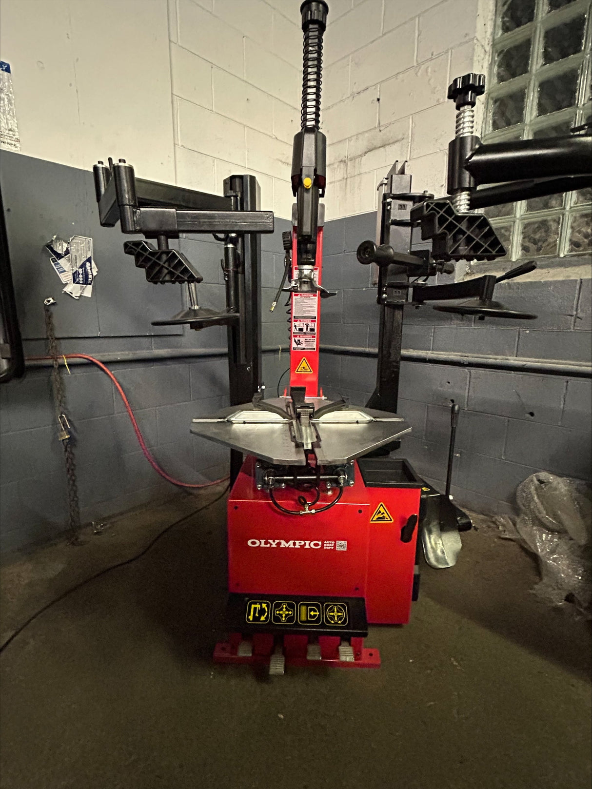 Olympic Equipment Rim-Lock All-In-One Tire Changer T650