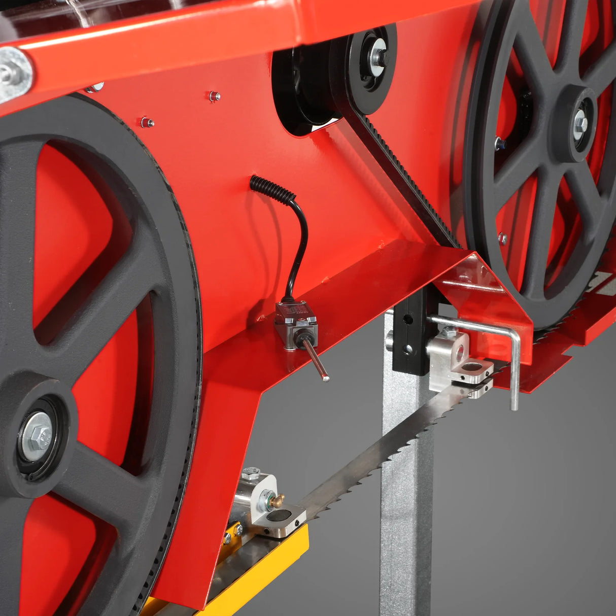 MechMaxx 26" Portable Sawmill (5x Blades Included), 459cc 15HP E-Start Gasoline Engine, 20" Board Width, 20' Track Length (13' Track Length + 6.4' Track Extension Included), SM-26