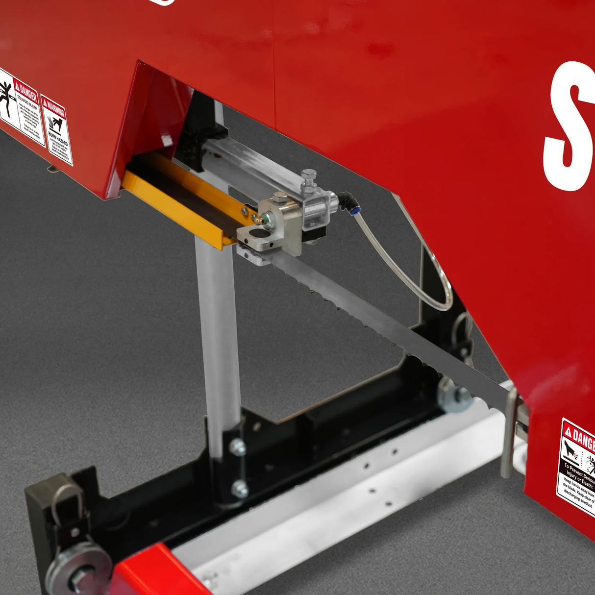MechMaxx 26" Portable Sawmill, 459cc 15HP E-Start Gasoline Engine, 20" Board Width, 13' Track Length, SM-26