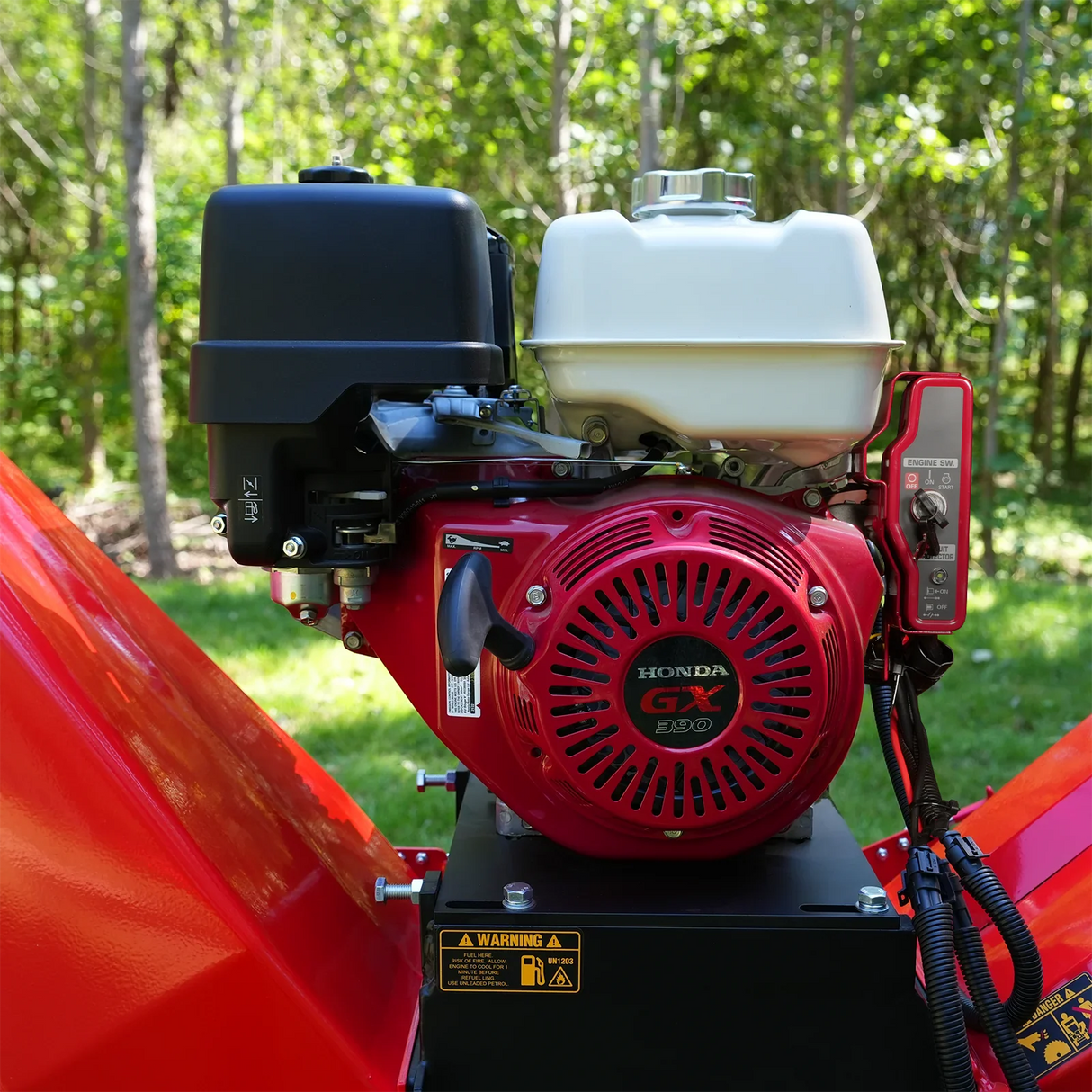 MechMaxx 6 inch HONDA E-Start Gasoline Engine Powered 4 - Wheel Drum Wood Chipper with Taillight ,  B150