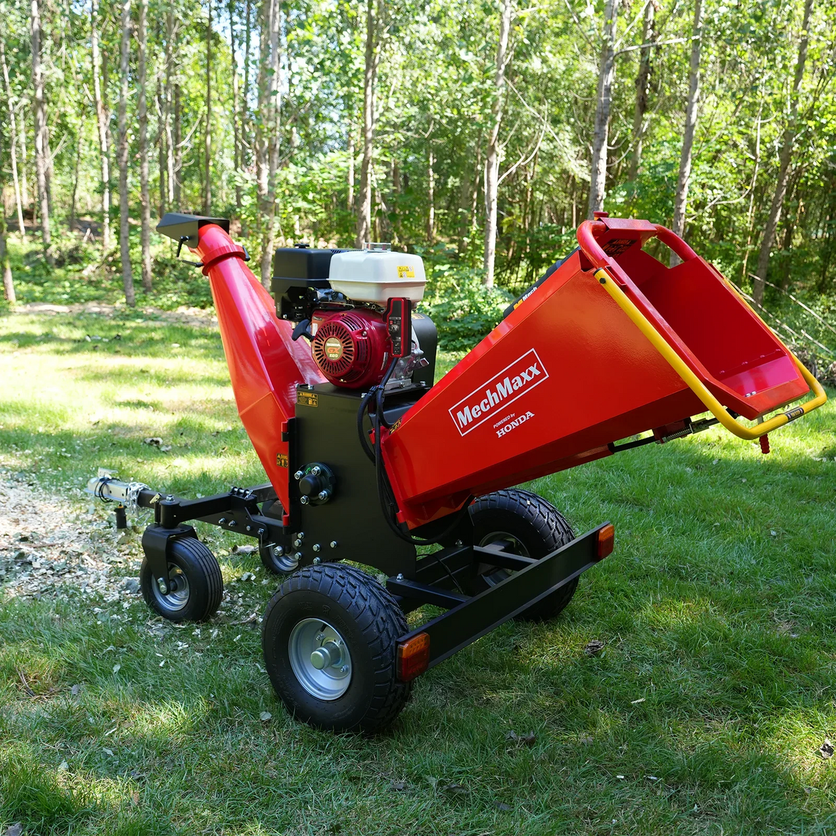 MechMaxx 6 inch HONDA E-Start Gasoline Engine Powered 4 - Wheel Drum Wood Chipper with Taillight ,  B150