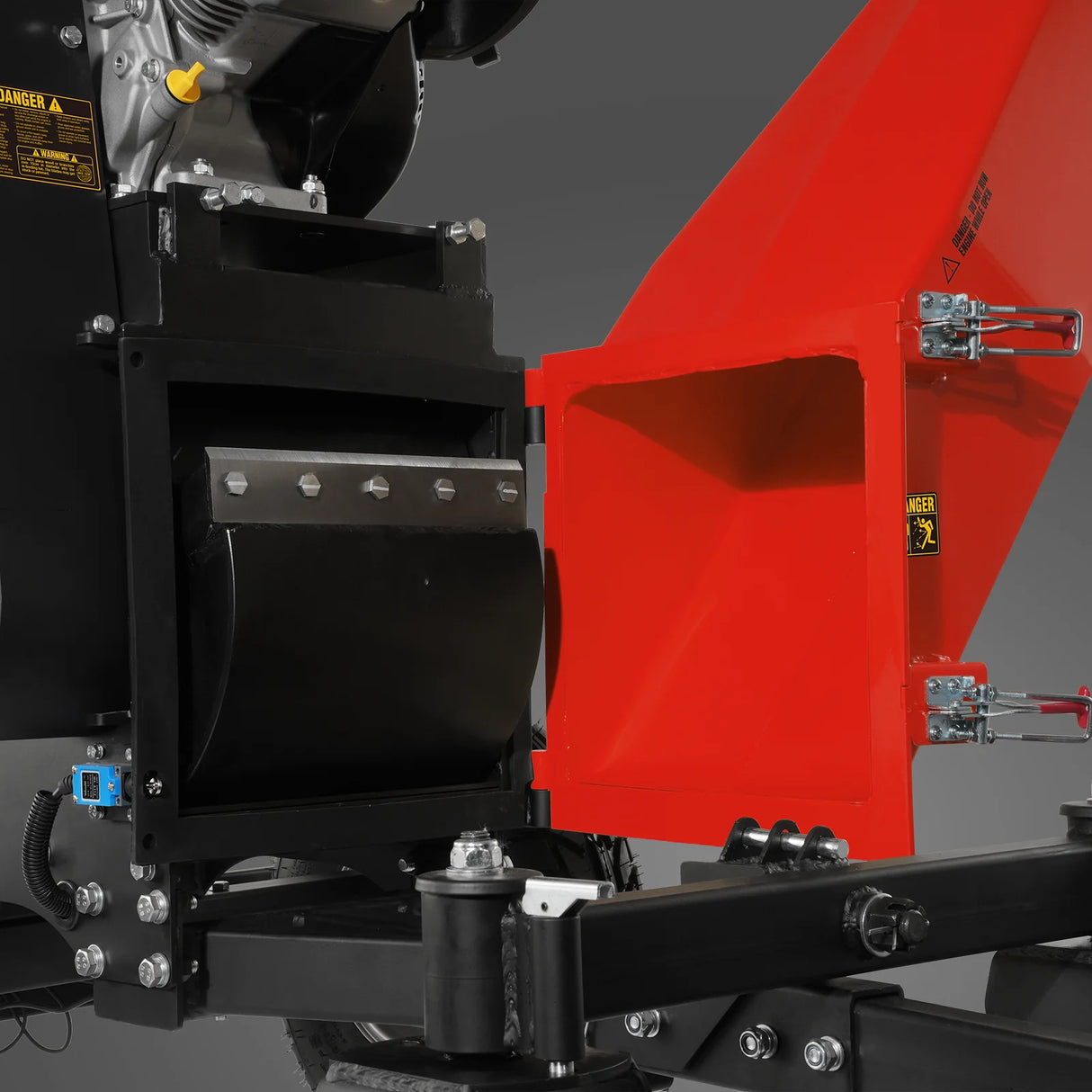 MechMaxx 6 inch KOHLER E-Start 429cc 14HP Gas Powered 4 - Wheel Drum Wood Chipper with Taillight ,  B150