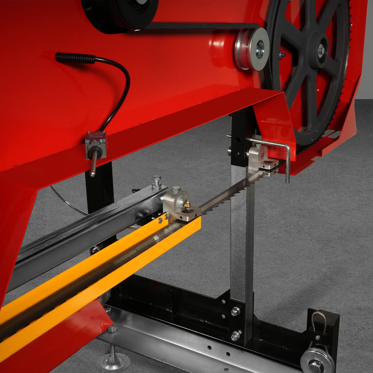 MechMaxx 32" Portable Sawmill (5 x Blades Included), KOHLER CH440 429cc E-Start Gasoline Engine, 26.5" Board Width, 20' Track Length (13' Track Length + 6.4' Track Extension Included), SM-32
