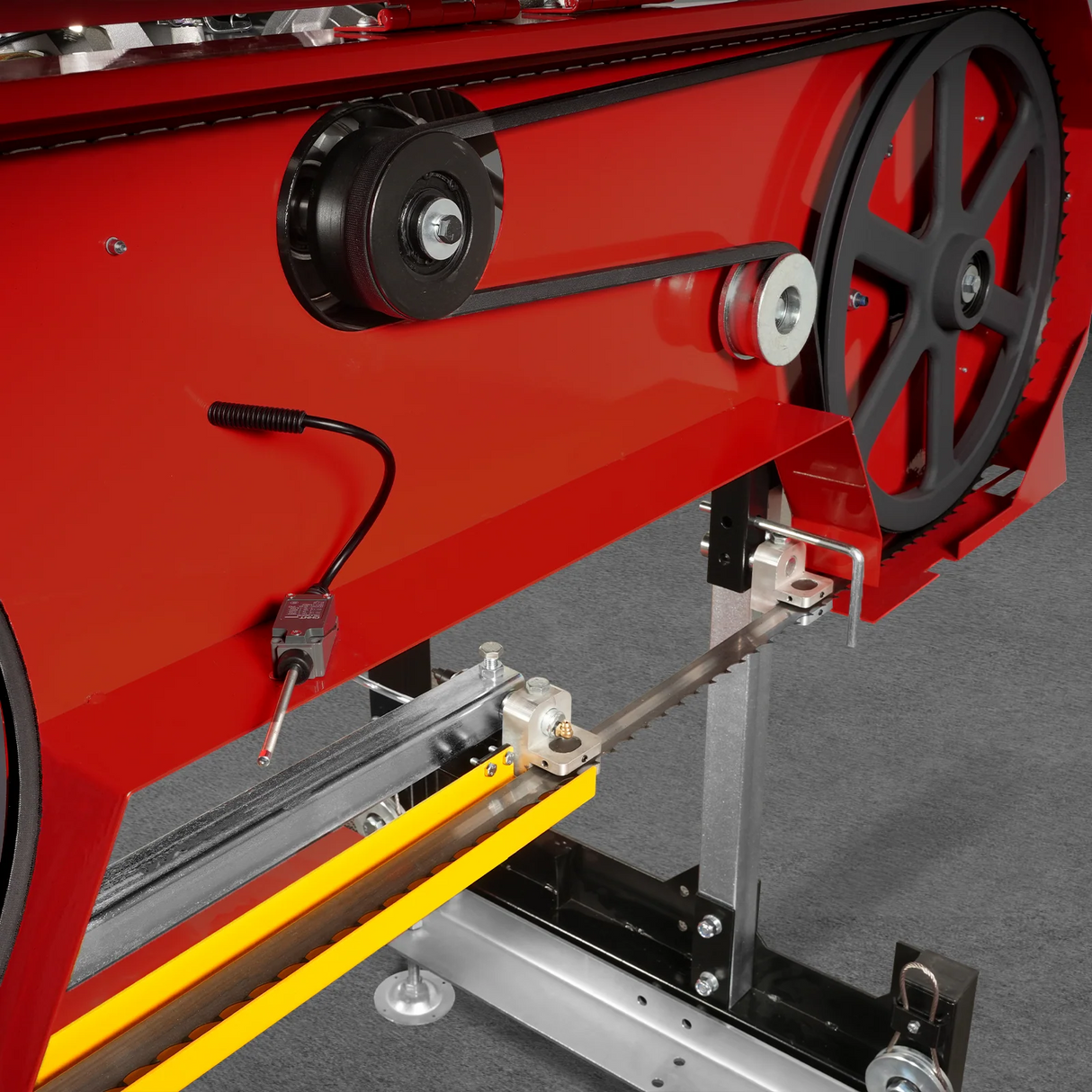 MechMaxx 32" Portable Sawmill (5 x Blades Included), KOHLER CH440 429cc E-Start Gasoline Engine, 26.5" Board Width, 20' Track Length (13' Track Length + 6.4' Track Extension Included), SM-32
